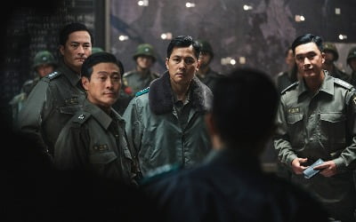 Loyalty revealed behind Jung Woo-sung's stern expression in the movie 'Spring in Seoul'