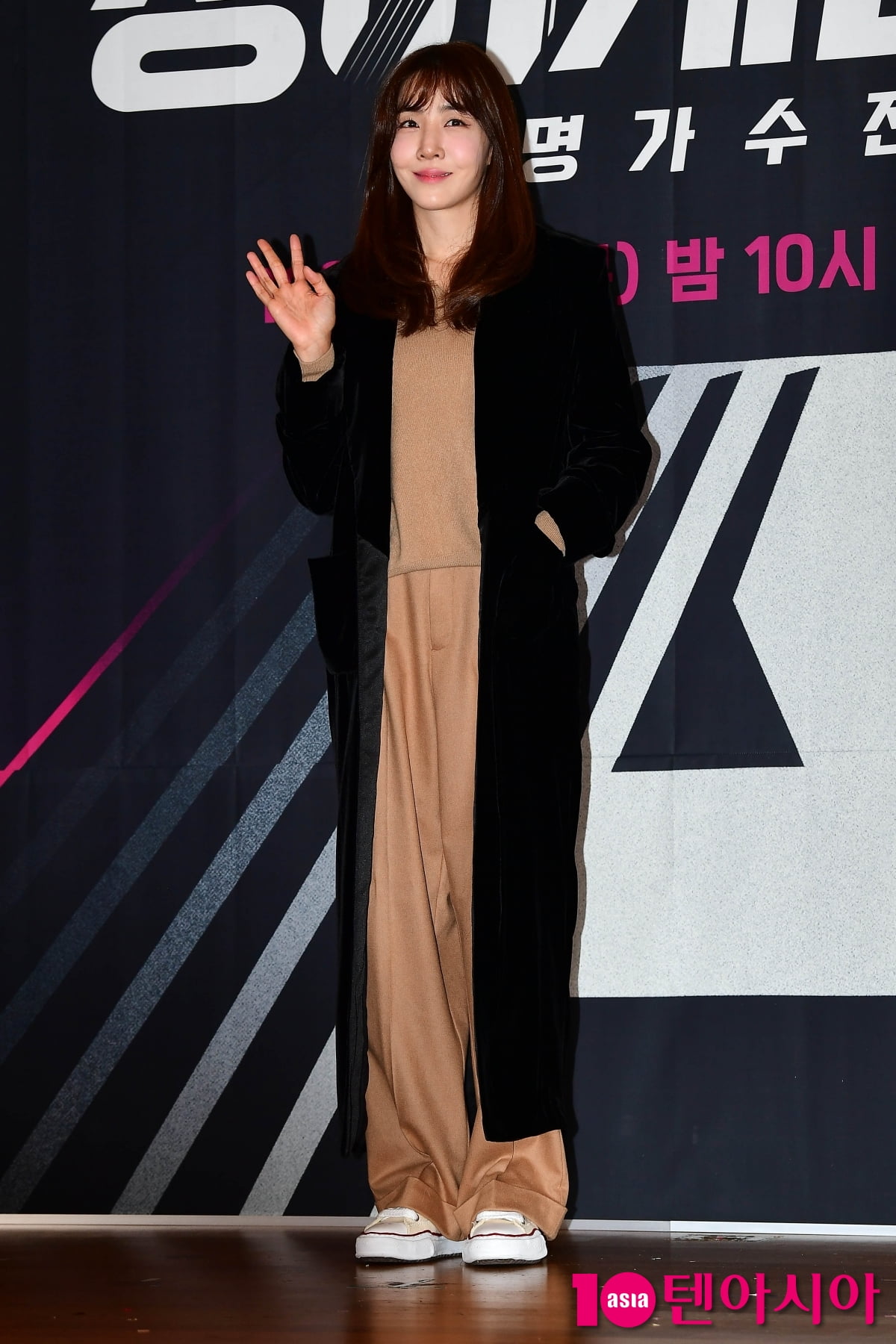 [TEN포토] 김이나 '롱코트로 멋내고'