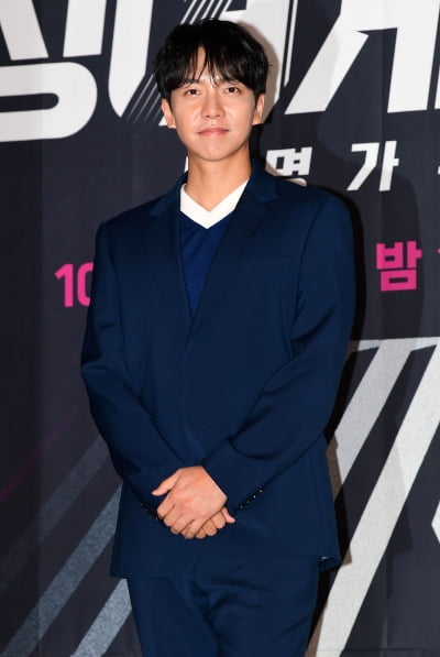 [TEN포토] 이승기 '다소곳하게'