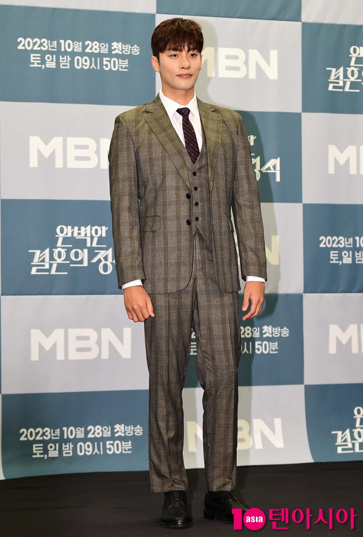 [TEN포토] 성훈 '완벽한 수트핏'