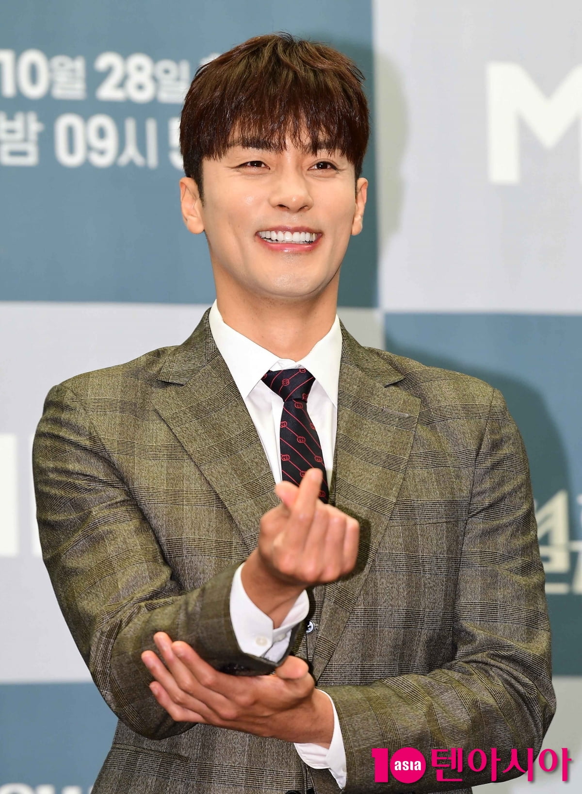 [TEN포토] 성훈 '여러분 사랑해요'