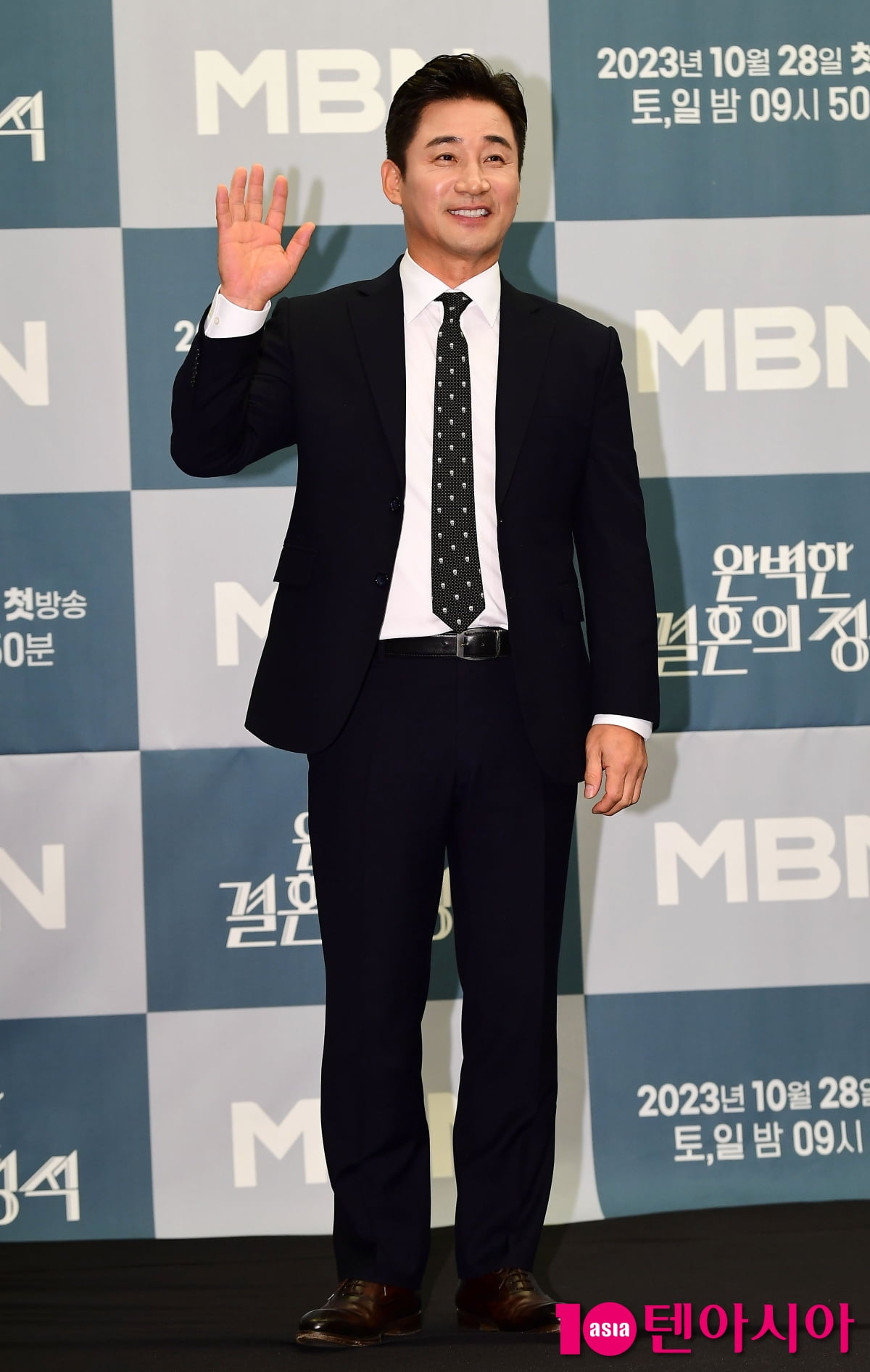 [TEN포토] 전노민 '중후한 회장님 포스'