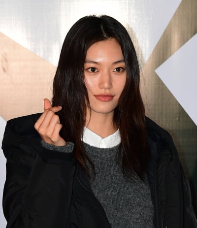 [TEN포토] 김도연 '하트는 시크하게'