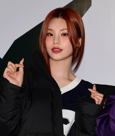 [TEN포토] 있지 예지 '깜찍 하트'