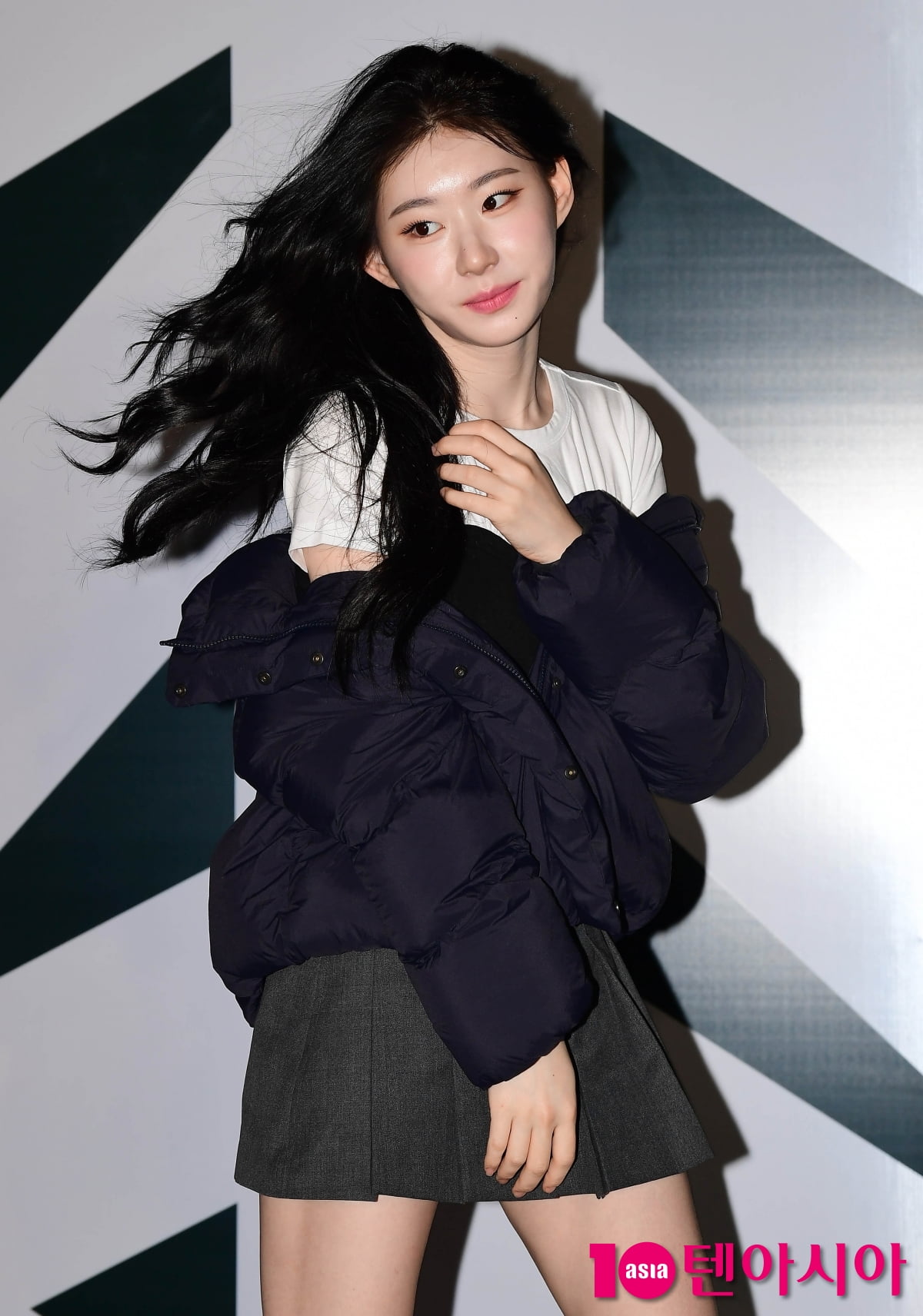 [TEN포토] 있지 채령 '긴머리 휘날리며~'