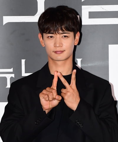 [TEN포토] 최민호 '짙은 이목구비'