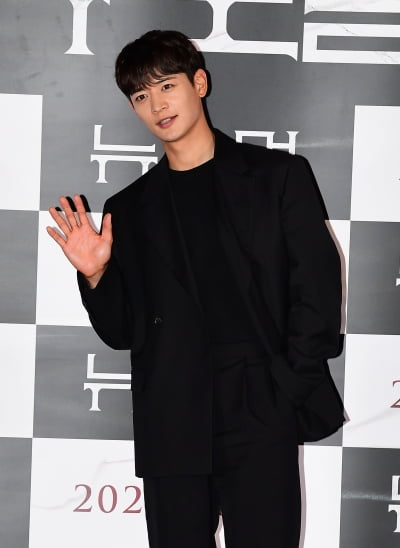 [TEN포토] 최민호 '여심 사로잡을 댄디남'