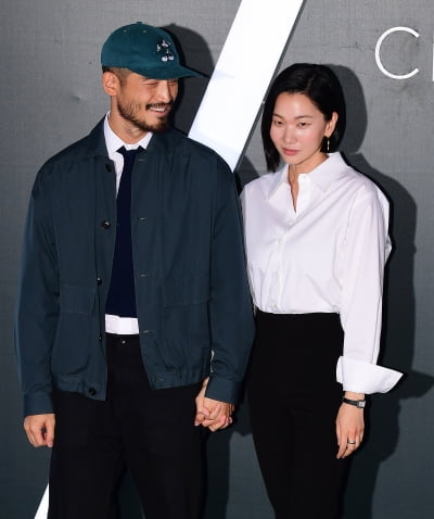 [TEN포토] 장윤주-정승민 부부 '바라만 봐도 좋아'