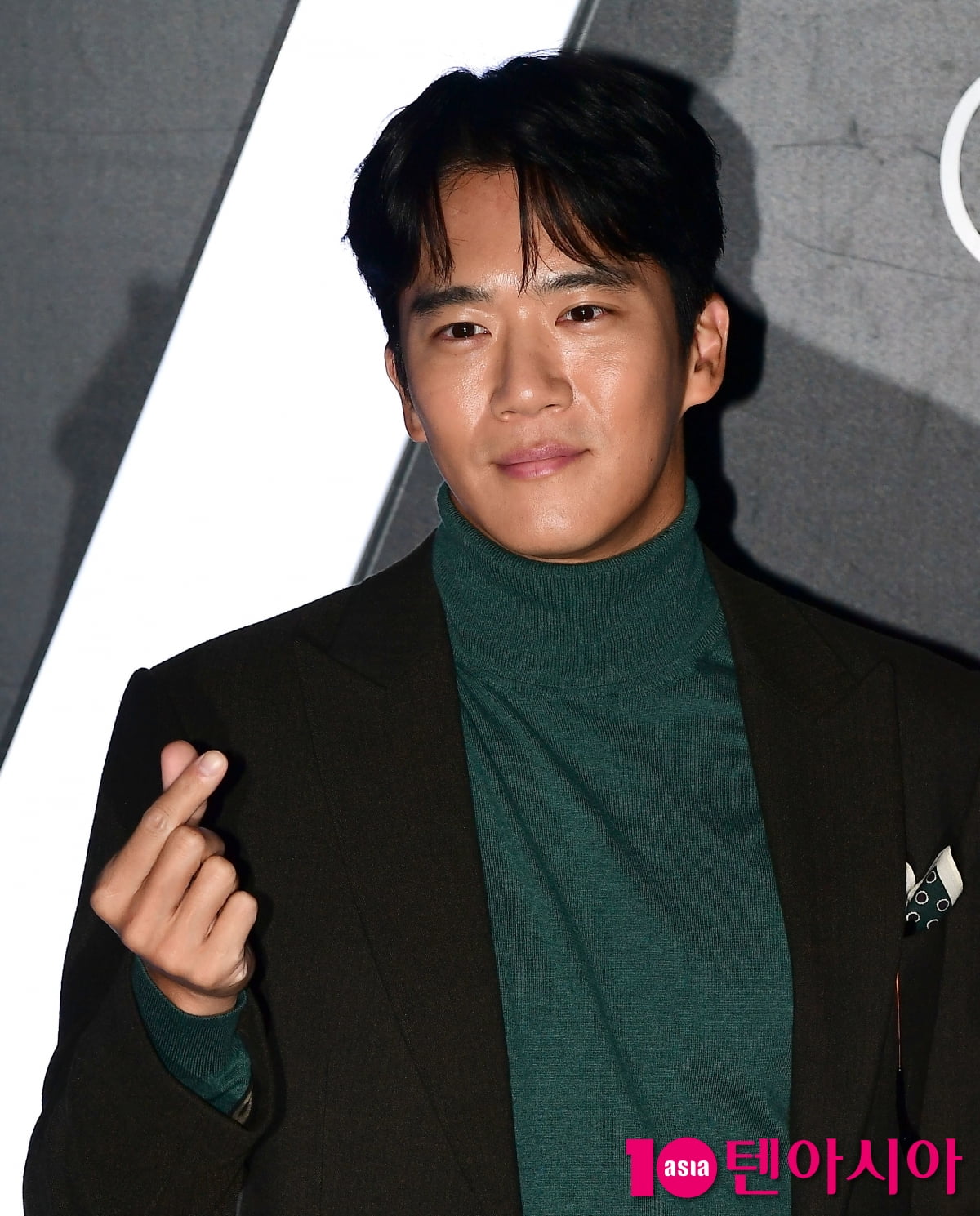 [TEN포토] 하석진 '지니어스의 하트'
