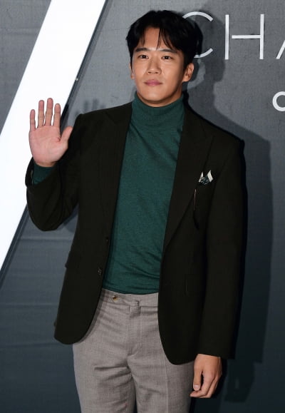 [TEN포토] 하석진 '점점 더 멋져지네'