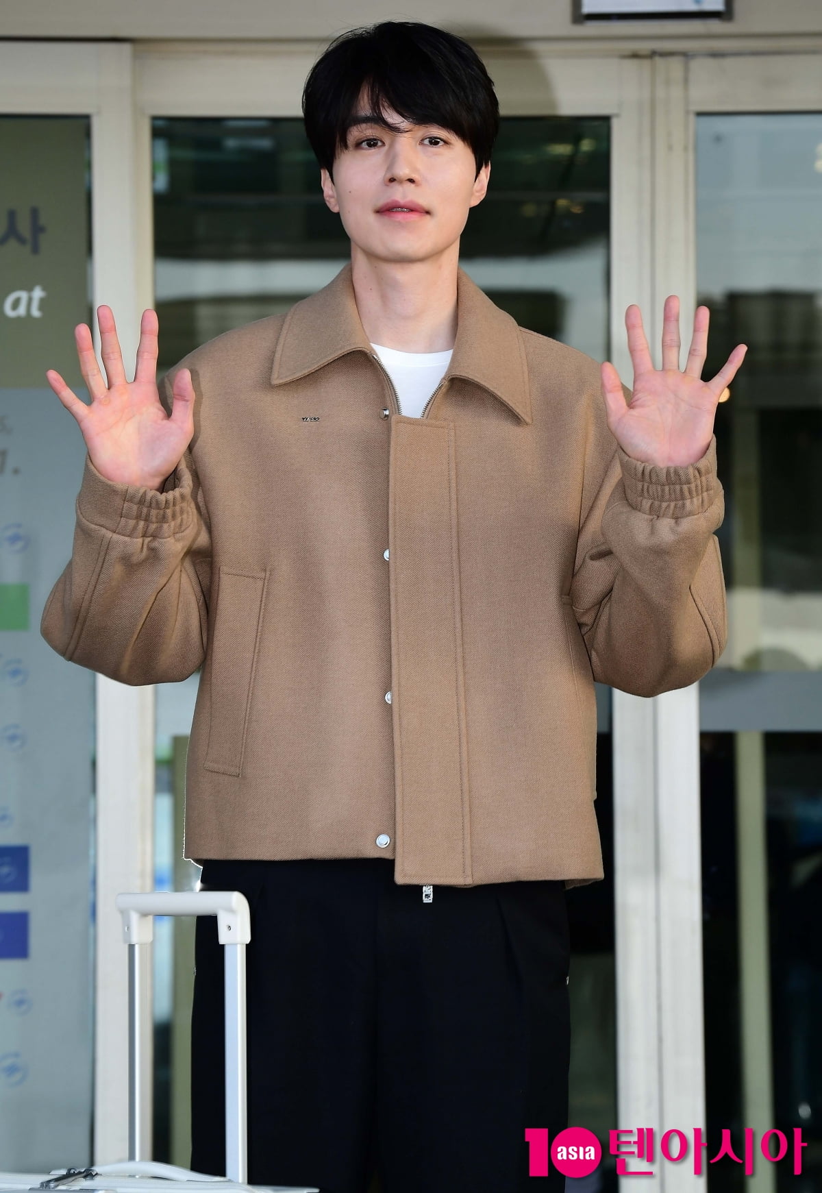 [TEN포토] 이동욱 '싱가포르 떠나요'