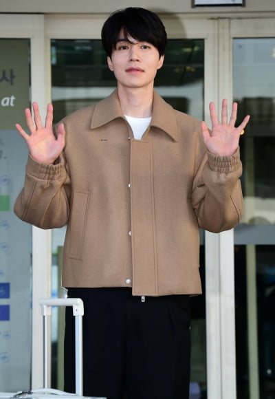 [TEN포토] 이동욱 '싱가포르 떠나요'