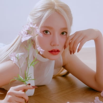 Fifty Fifty Kina, who returned to her agency, will attend the Billboard Music Awards alone.