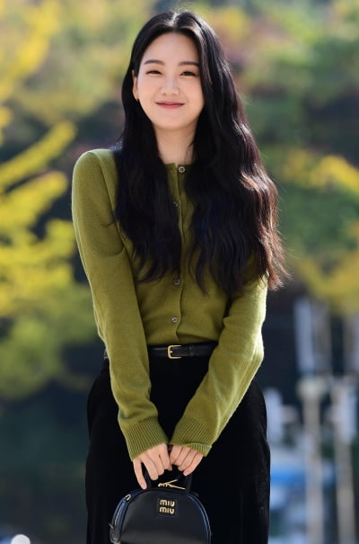 [TEN포토]조이현 '가을햇살에 더해진 이쁨'