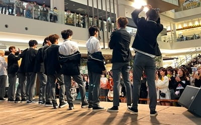 Every Japanese region visited by Fantasy Boys was crowded with fans.