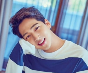 「B1A4バロ」チャ·ソヌ、ソン·ウニの胸に抱かれた