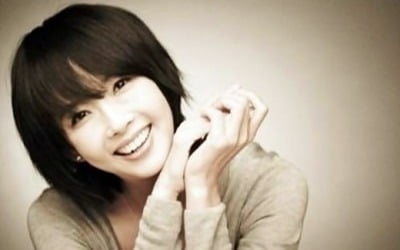 Still a beautiful smile... The late Choi Jin-sil, 15th anniversary today (2nd)