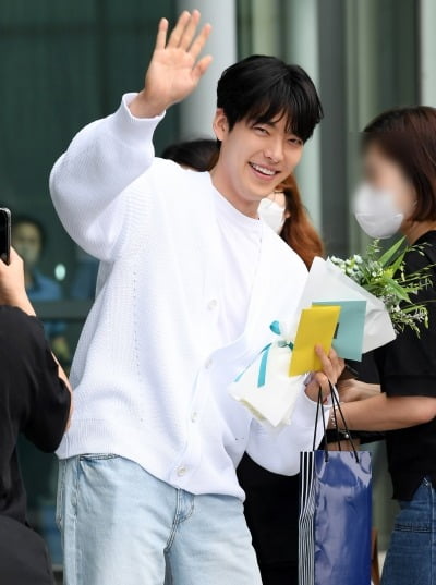Kim Woo-bin donates 100 million won to Asan Medical Center in Seoul