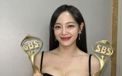Kim Se-jeong, holding on to 'two trophies'… “I will try to repay you”