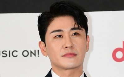 Young Tak, No. 1 'Star who looks good in hanbok'