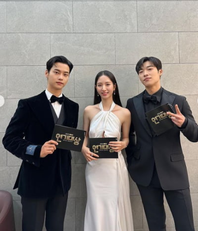 Seeing 'Cha Hak-yeon and Woo Do-hwan', they must be strong on both sides.