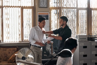 Hyun Bin and Hwang Jung-min's harmonious 'the point men' scene atmosphere