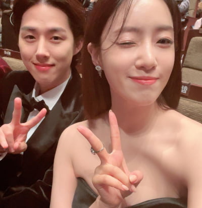 Ham Eun-jung, affectionately with her 'ex-husband' Baek Sung-hyun