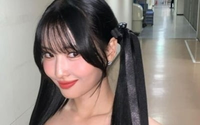 TWICE Momo, 'bright smile' in stage costume
