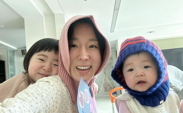Ji-hye Lee, with Tae-ri and Ellie who were re-confirmed with COVID-19