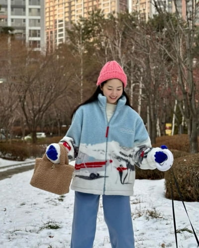 Ryu Yi-seo, leisure time walking around the apartment with dogs