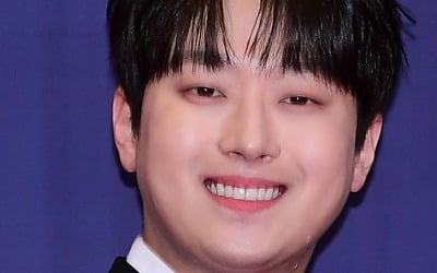 Lee Chan-won donates all of his prize money to children with cancer and leukemia