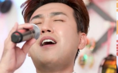 'Mr. Trot 2' announcer Kim Seon-geun, "Even if I quit my job, it's the best value for money"