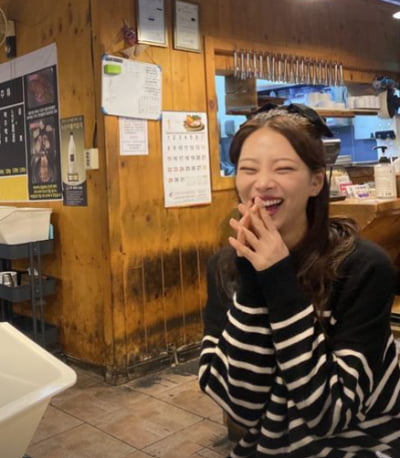 10th class Ok-sun, drinking date with Yoo Hyeon-cheol, gums in full bloom with a smile
