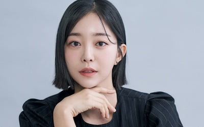 'Shurup' Kim Ga-eun renews contract with Friends in TPC