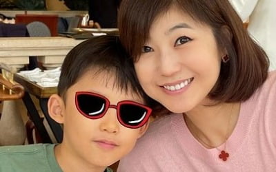Kang Soo-jeong visits Hong Kong hotel Chinese restaurant with her husband and son