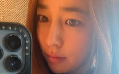 Lee Min-jeong, mirror selfie with swollen eyes as soon as she opens her eyes