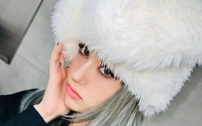 Jeon So-mi shows off her 'CG-level' visuals, 'heavenly idol' beauty