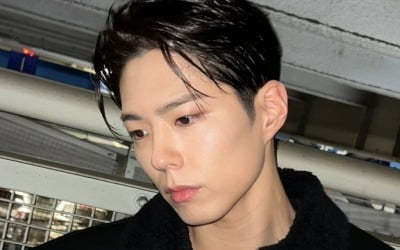 Park Bo-gum, fully set up with luxury goods and then heading to the photo shoot