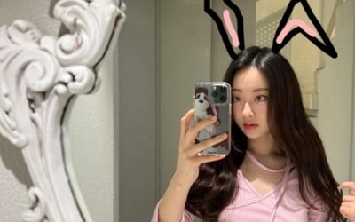 Kyungri 'transforms into a rabbit' to celebrate the Year of the Pig