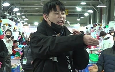 Manager Youngja Lee opens impromptu fan meeting