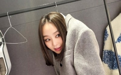Hyorin, a moment full of 'Jangku beauty' while hanging on a clothes hanger