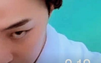 G-Dragon reveals his 'Jangku beauty' in a selfie