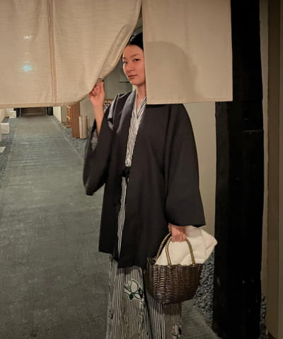 Red Velvet's Seulgi, clean bare face on her way to the shower
