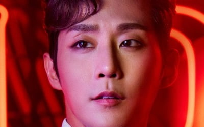 Chungju Lee "Praises Ivy for 'looking like Christian tailored clothes'"