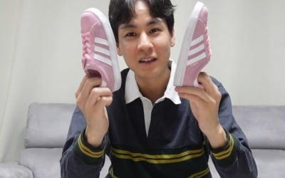 Dad matching family items with Namki Yoon's daughter