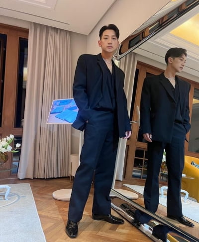 Rain, wearing a suit and being narcissistic