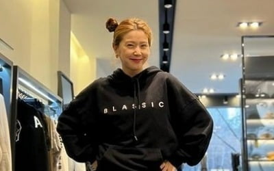 Yunmi Lee, long-legged model fit with just one pair of pants