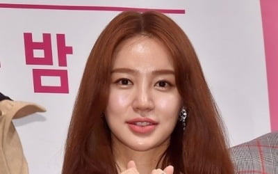 Yoon Eun-hye, a real-life version of 'Save Me', suffers from ridicule
