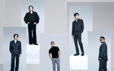 '25th Anniversary of Debut' g.o.d runs with fans holding sky blue balloons at the end of the year