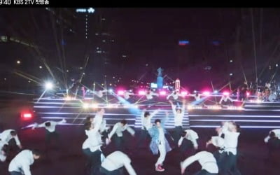 Seventeen Hoshi, Gwanghwamun intersection performance in the dark